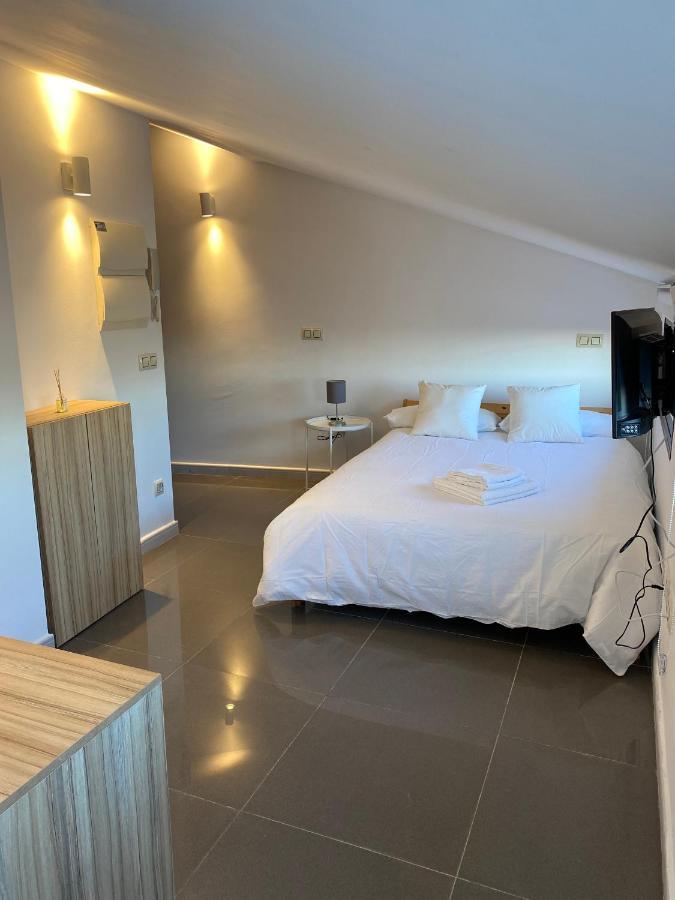 Apartamentos Fuente Arriba Poyales Del Hoyo Ngoại thất bức ảnh
